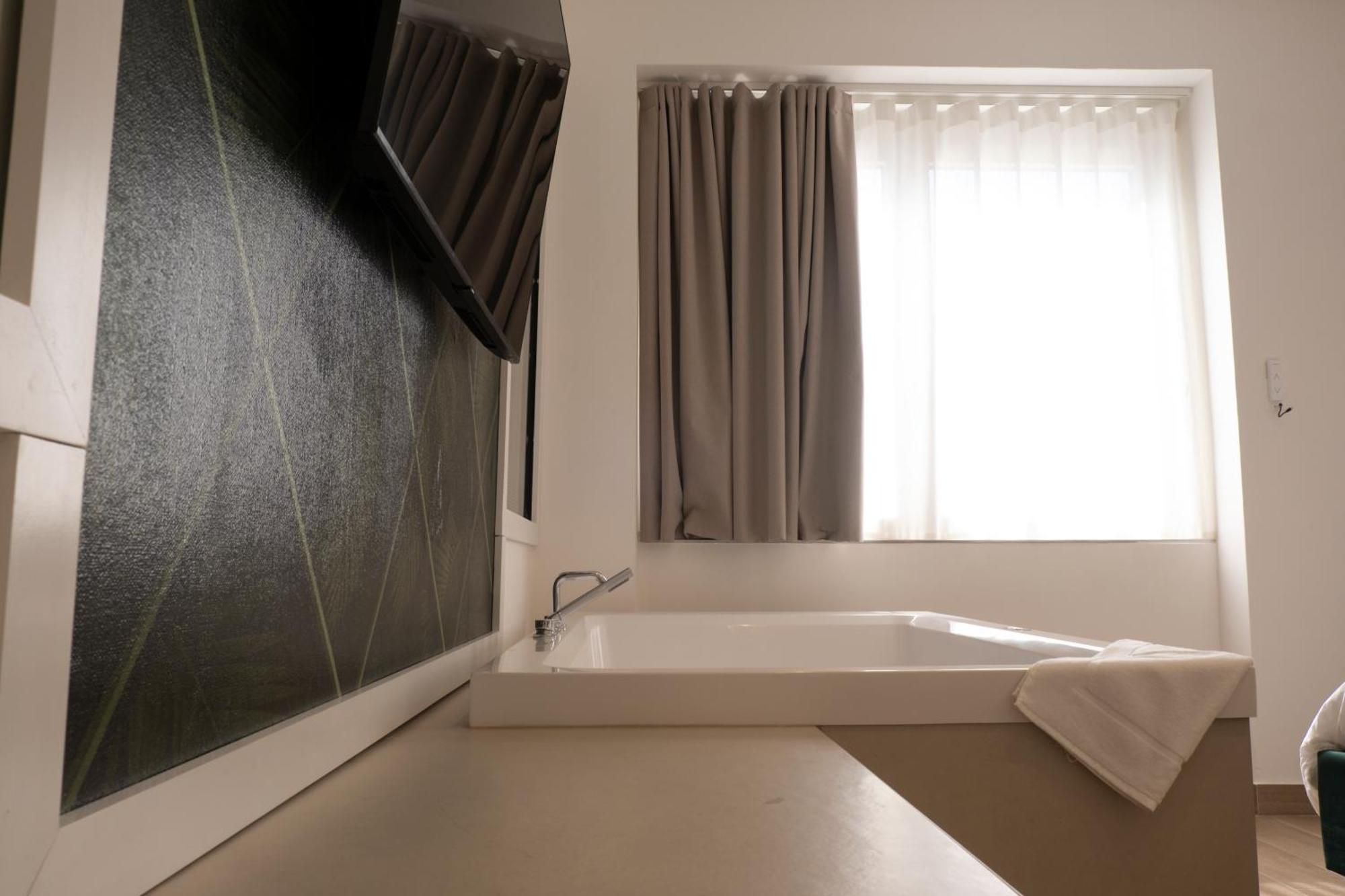 Monumental Luxury Rooms Казерта Экстерьер фото
