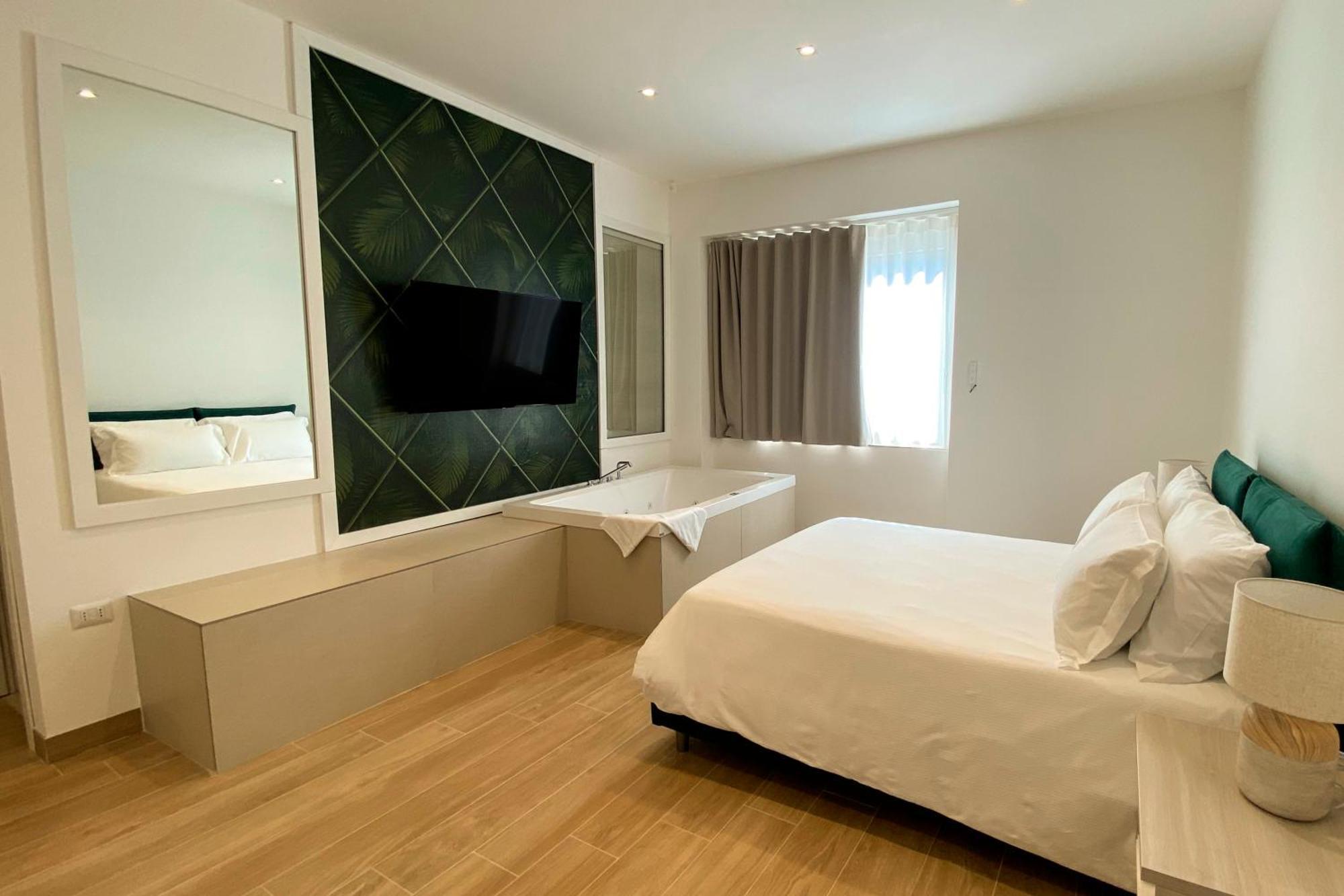 Monumental Luxury Rooms Казерта Экстерьер фото