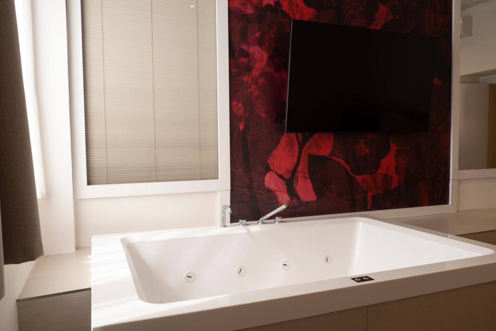 Monumental Luxury Rooms Казерта Экстерьер фото