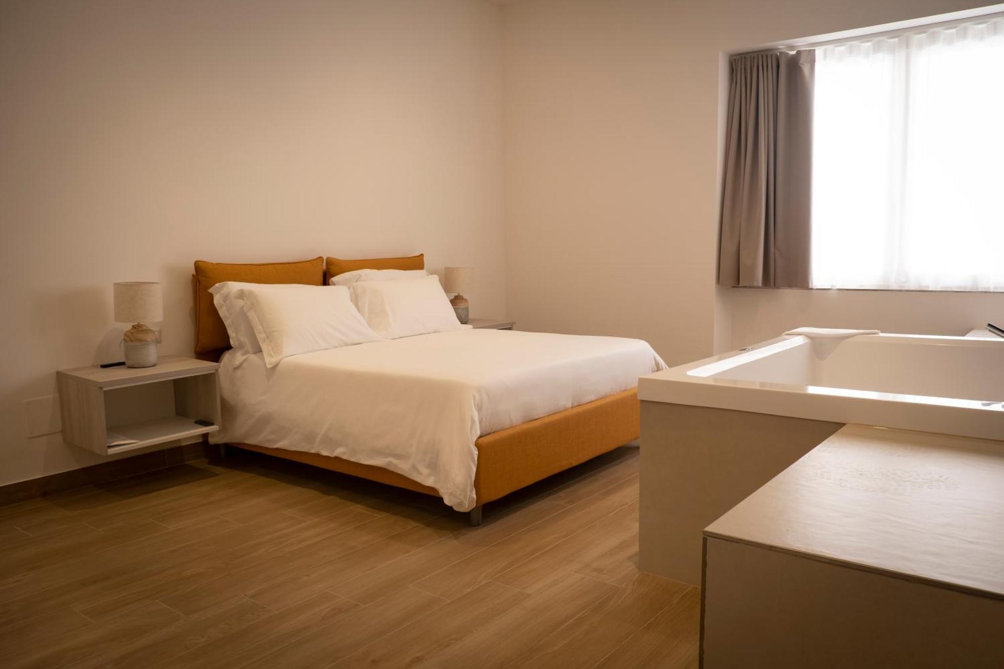 Monumental Luxury Rooms Казерта Экстерьер фото
