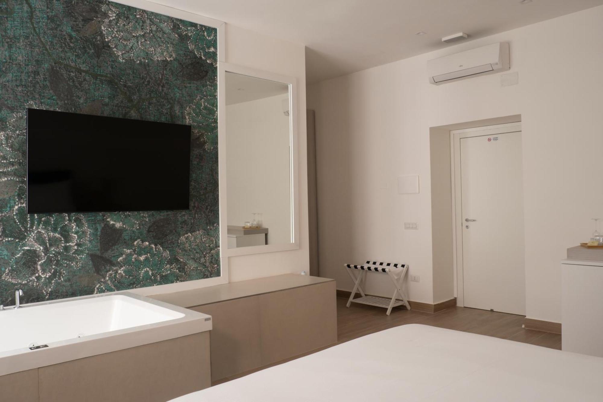 Monumental Luxury Rooms Казерта Экстерьер фото
